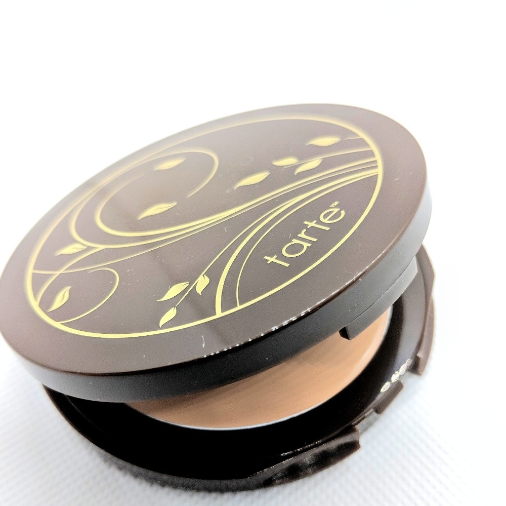 Tarte Amazonian clay foundation Light/Medium